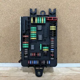 6819652 BMW Rear Fuse Box