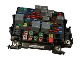 15190412 CHEVROLET Chevy Silverado Sierra Engine Fuse Box Pl