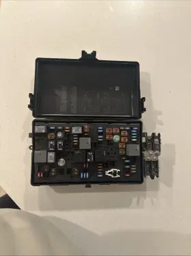13255300 GM Engine Fuse Box