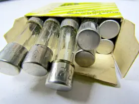 AGU15 INSTALL BAY Inline High Glass Box Amp Fuses