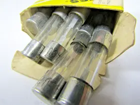 AGU20 INSTALL BAY Inline High Glass Box Amp Fuses