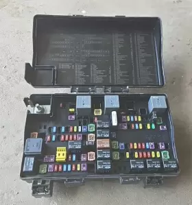 68137439AD JEEP Jeepgrand Cherokee Power Module Tipm Fuse Box