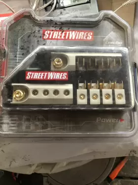 CBR44A STREETWIRES Block Connectology Car Audio Fuse